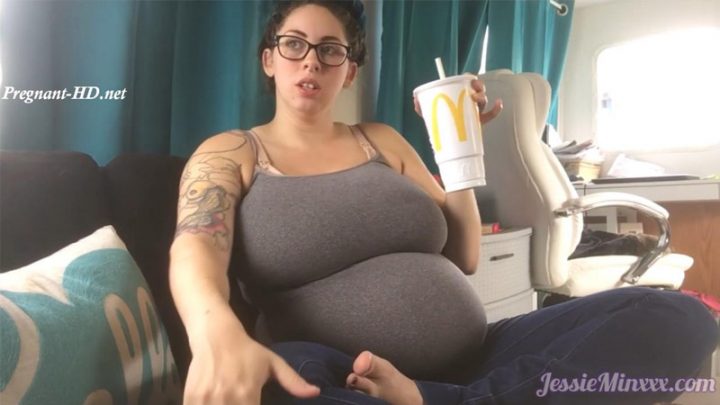 Pregnant and Eating – Jessie Minx