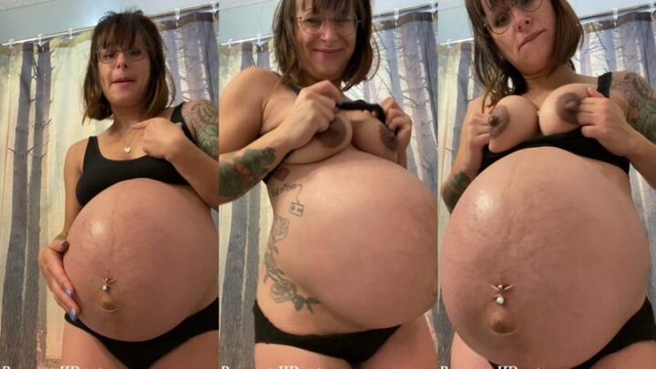 Pregnant Milf Shows Off Body – GoddessGravy