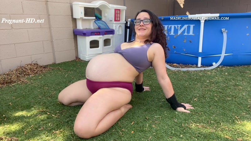 Pregnant-Madeline-FullTerm-Outdoor-Stretch-38Weeks-Madeline-Bug.jpg