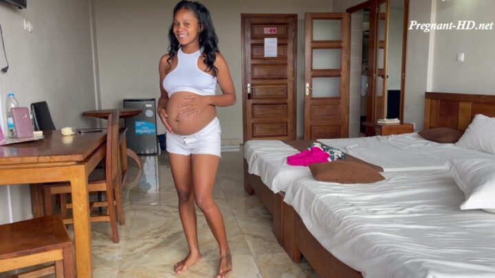 Pregnant Larissa Pose For You In Tiny Pre-Pregnancy Outfits – WhiteNblack